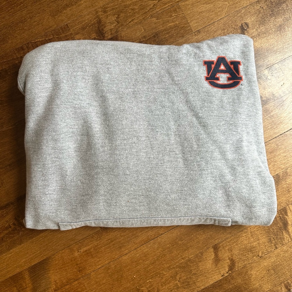 Men’s Auburn sweatshirt.. War Eagle!